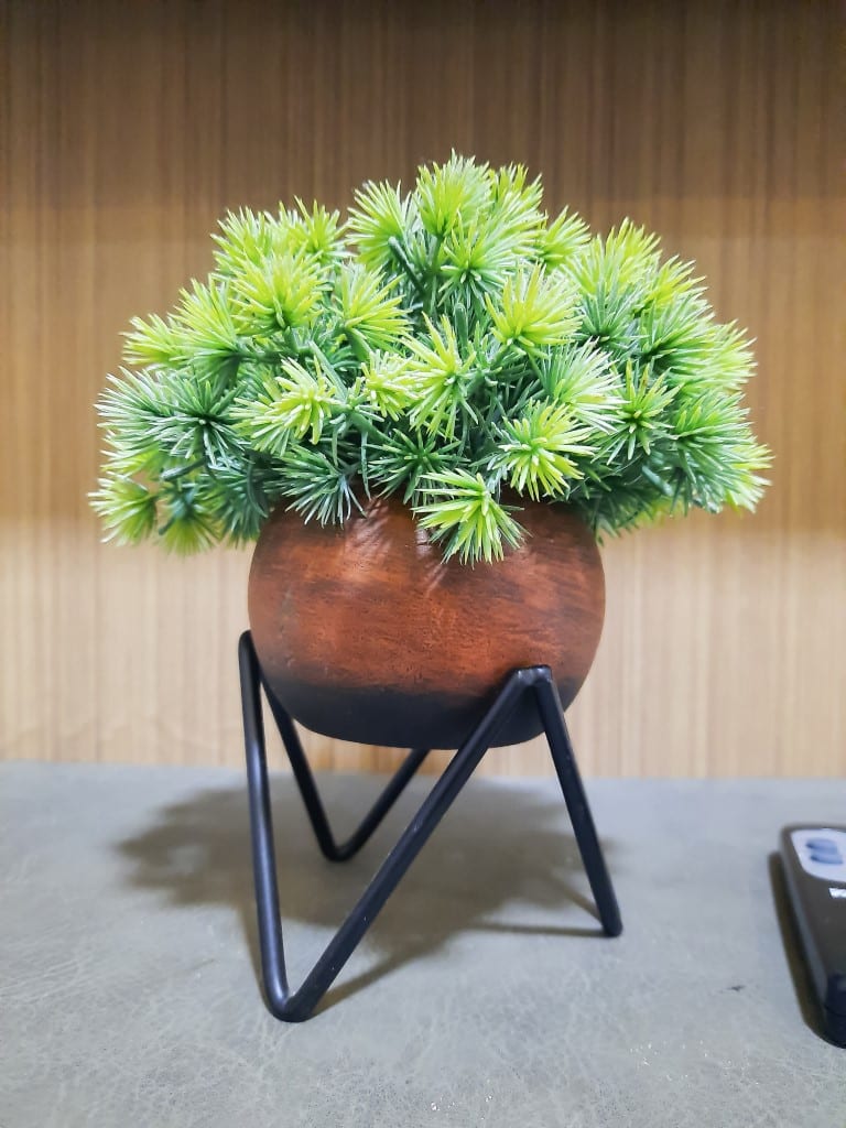 plante artificielle d’extérieur dans un pot
